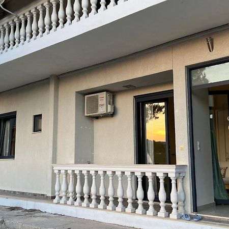 100 Meters From The Sea Apartment Xylokastro Bagian luar foto