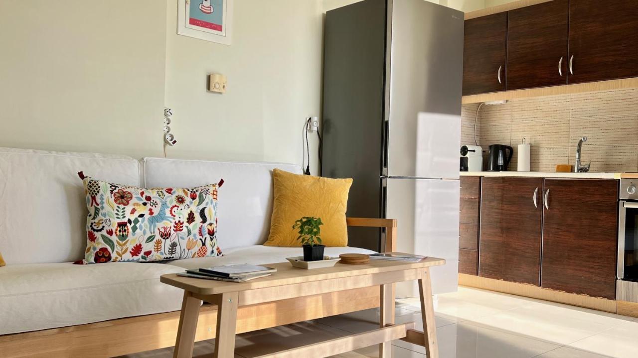 100 Meters From The Sea Apartment Xylokastro Bagian luar foto