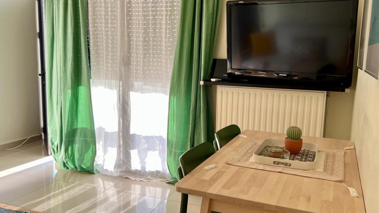 100 Meters From The Sea Apartment Xylokastro Bagian luar foto