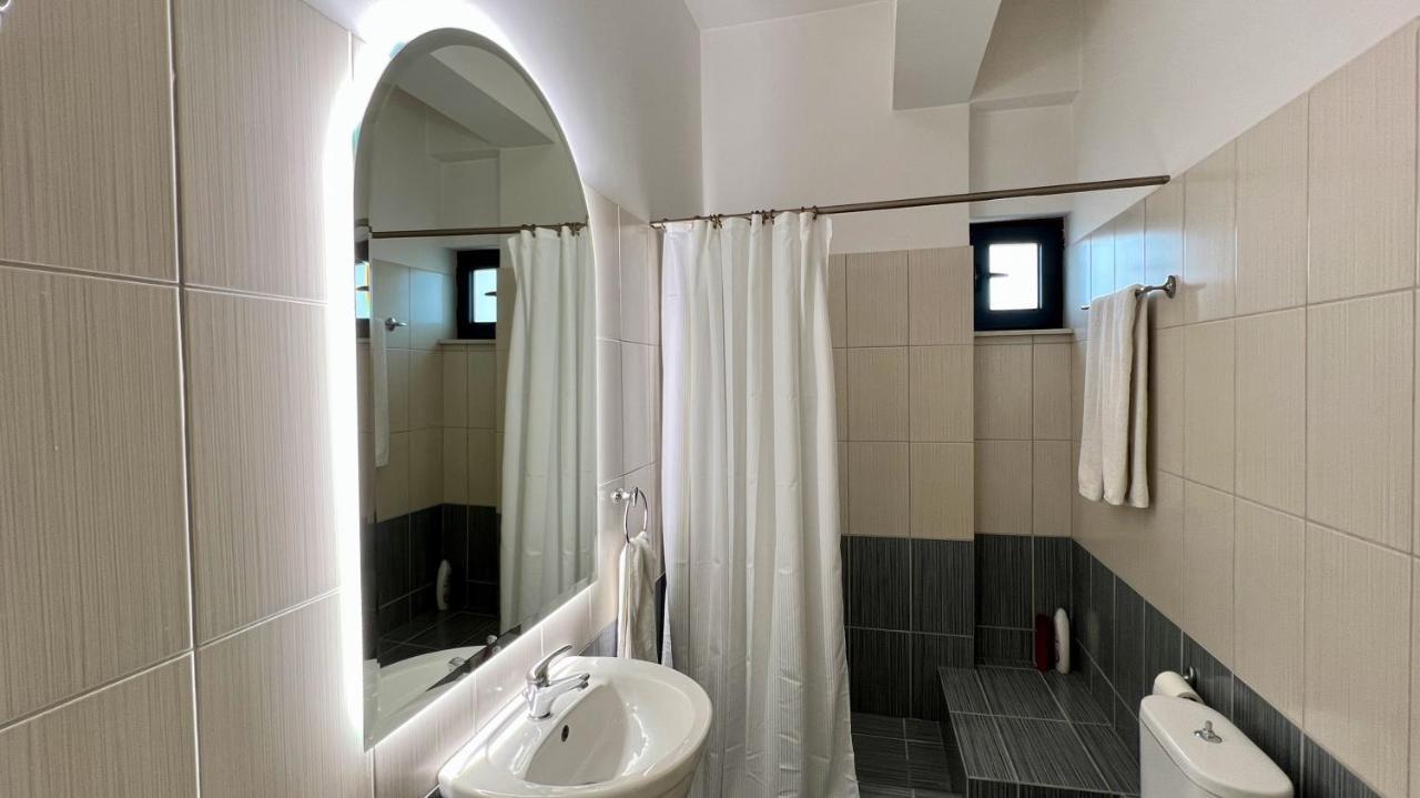 100 Meters From The Sea Apartment Xylokastro Bagian luar foto