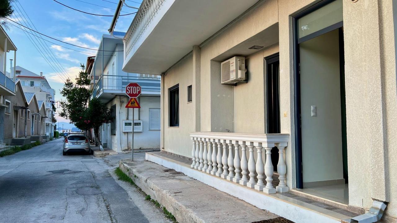 100 Meters From The Sea Apartment Xylokastro Bagian luar foto
