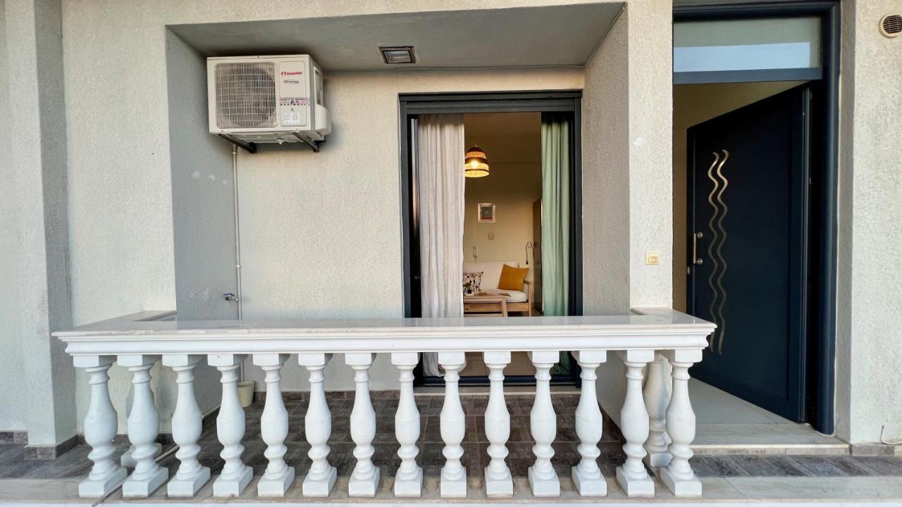 100 Meters From The Sea Apartment Xylokastro Bagian luar foto