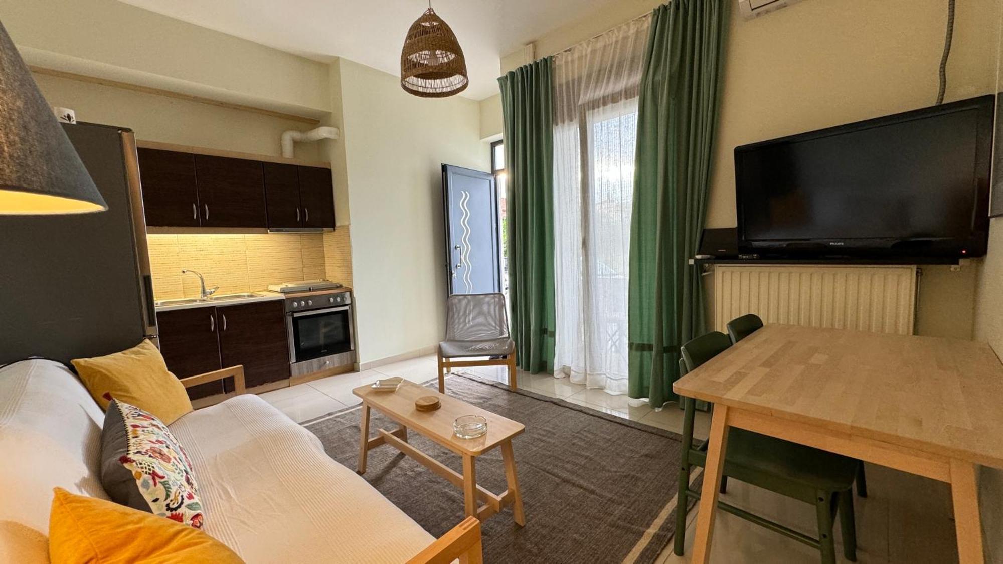100 Meters From The Sea Apartment Xylokastro Bagian luar foto